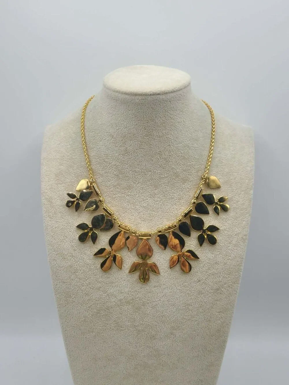 Ann Taylor Gold Tone Flower Necklace